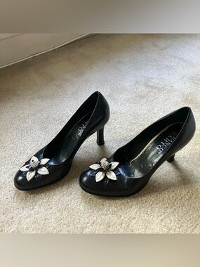 Franco Sarto Vintage Leather Flower Heels Sz 8.5